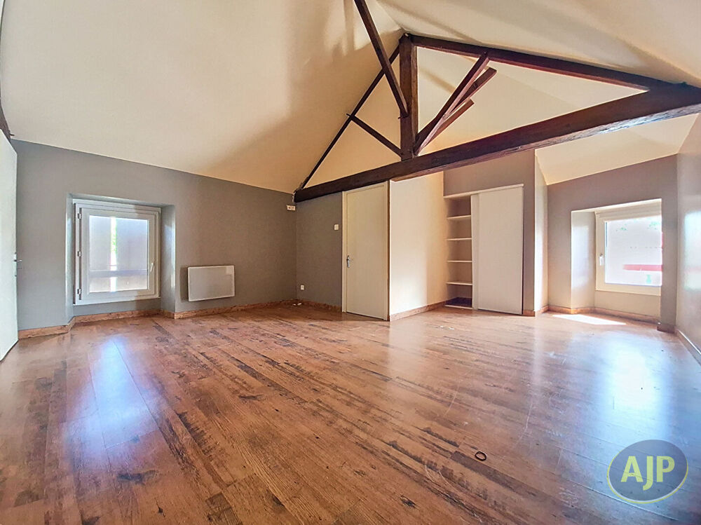 À vendre ! Charmante maison en pierre 3 chambres au coeur de La Chaize-le-Vicomte 114m²