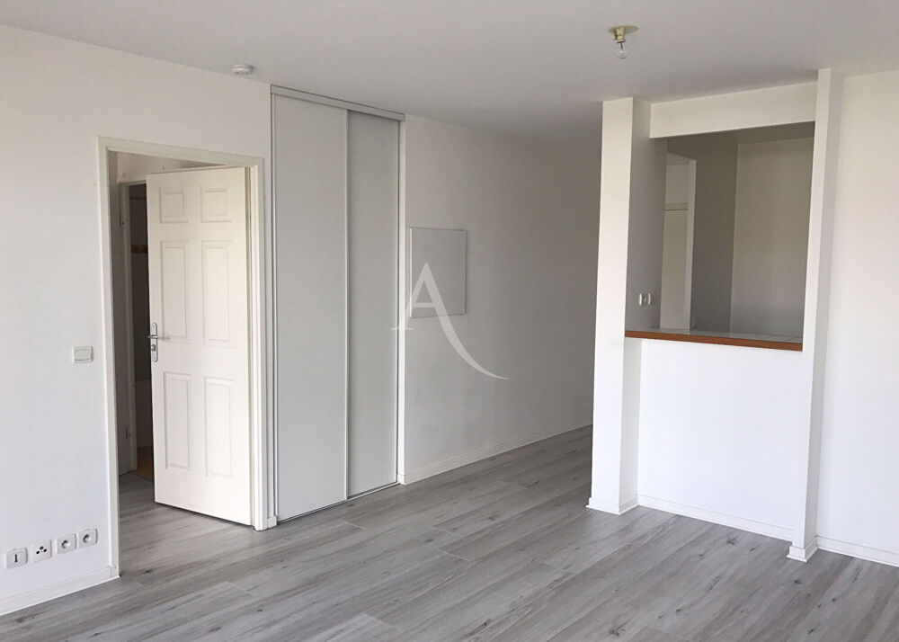 Location Appartement appartement 2 pièces avec parking sous-sol Elancourt