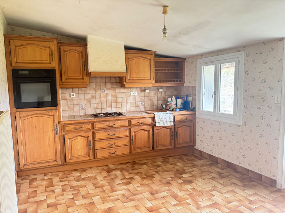 Maison en pierres habitable de suite à Mouzeuil-Saint-Martin