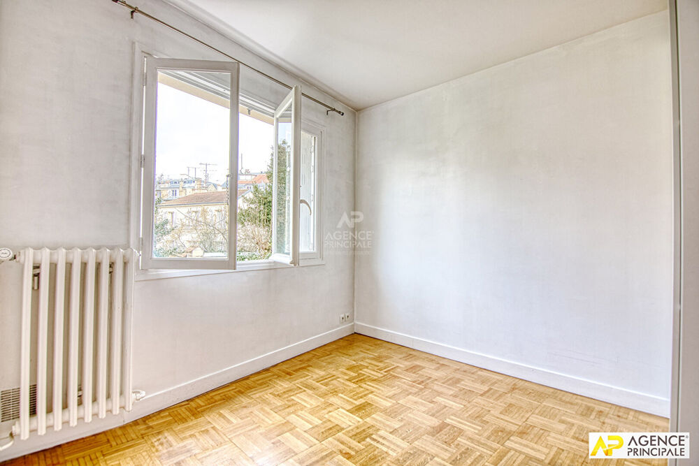 Vente Appartement Versailles Notre-Dame les Prés Appartement 2 pièces 42 m² carrez situé au 1er étage avec ascenseur, balcon, cave et parking en s Versailles