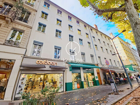   Avenue de Saxe et rue de S�ze, grand studio r�nov� avec ascenseur Appartement - 1 pi�ce(s) - 34 m�