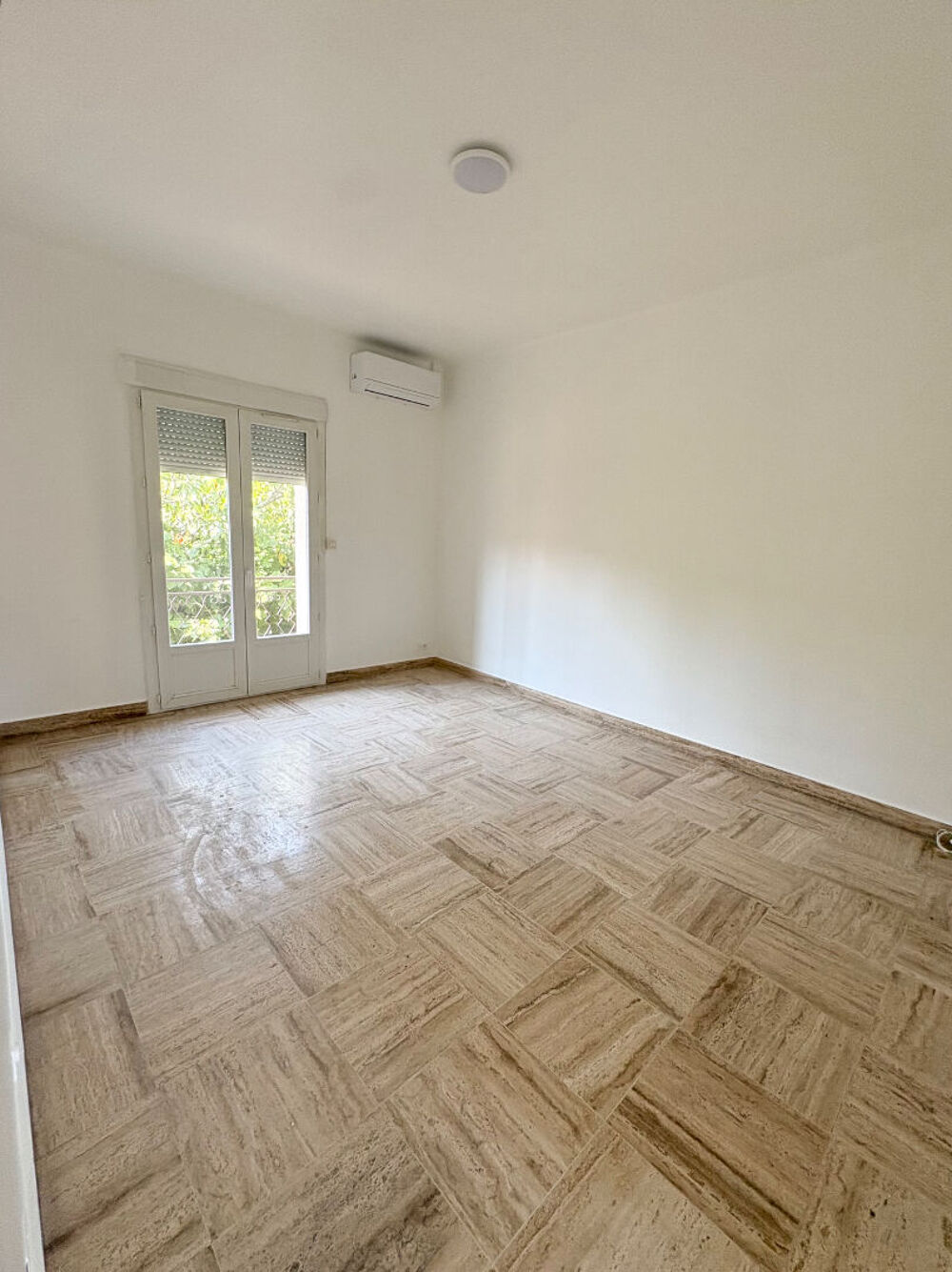 Location Appartement Appartement 3 pièces à louer VIDE - Dernier étage avec garage fermé Saint-raphaËl