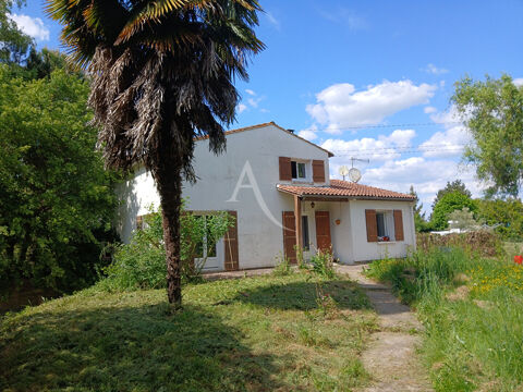   Maison Nieul Les Saintes 4 chambres. Maison - 5 pièce(s) - 109 m²