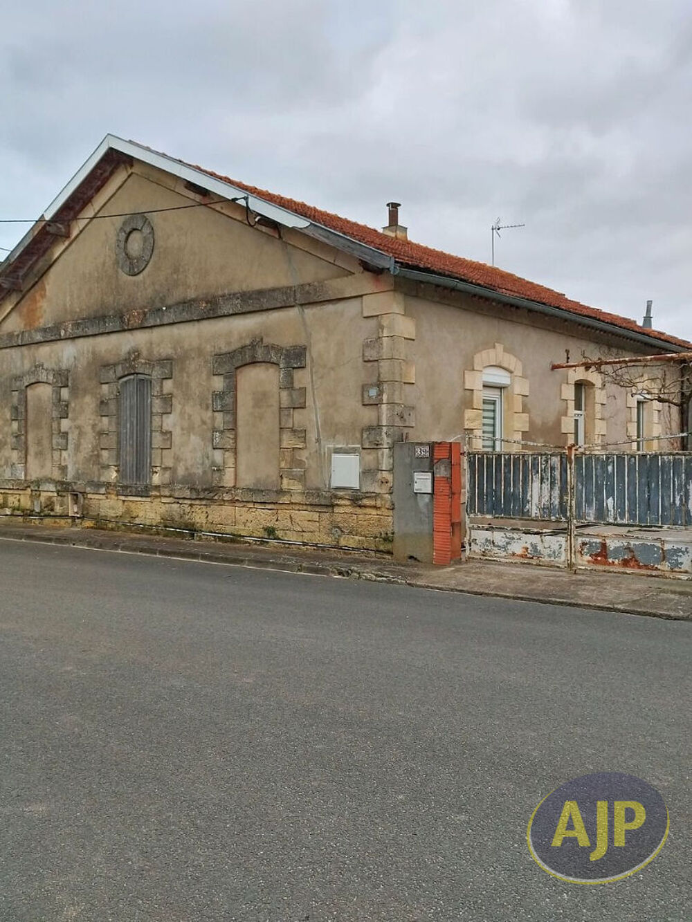 Fort potentiel - Maison à rénover