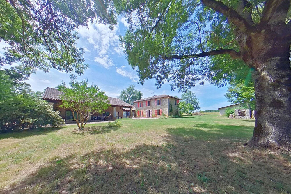 A 5 min de Caussade, ensemble immobilier en pierre. Charme, volumes et fort potentiel