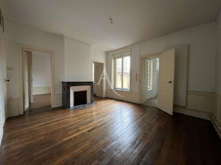  Appartement à louer 4 pièces 98 m²
