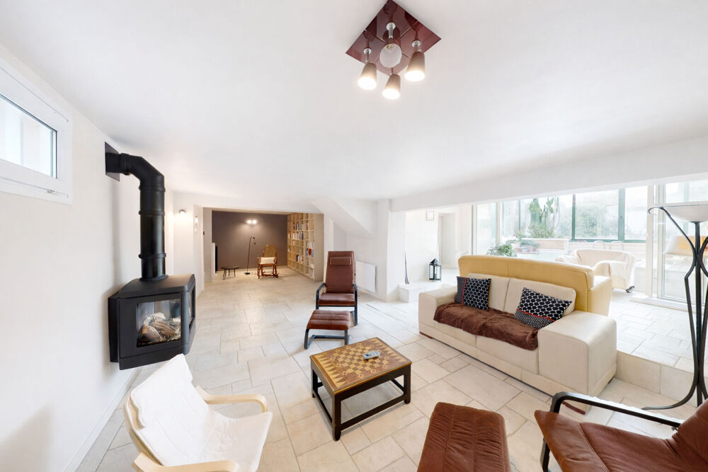 Maison familiale atypique avec piscine intérieure et espace bien-être - Torcy
