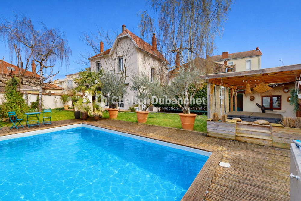 Vente Maison Maison de ville années 30 de 150 m² - Charme, rénovation haut de gamme et extérieur d'exception Roanne