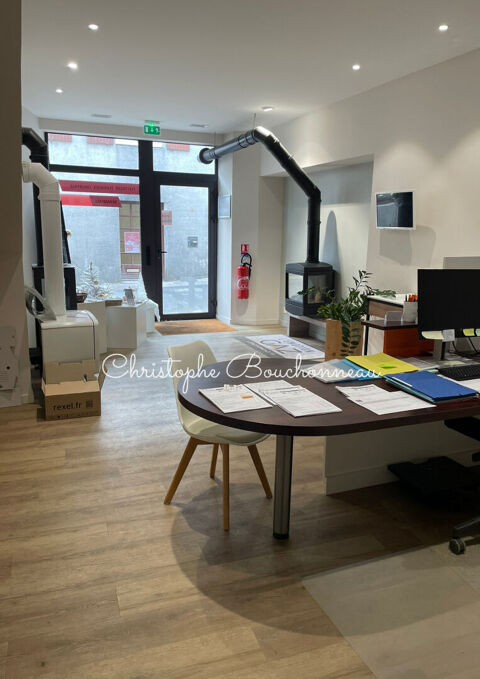 Local commercial + appartement à Mortagne 299900 85290 Mortagne sur sevre