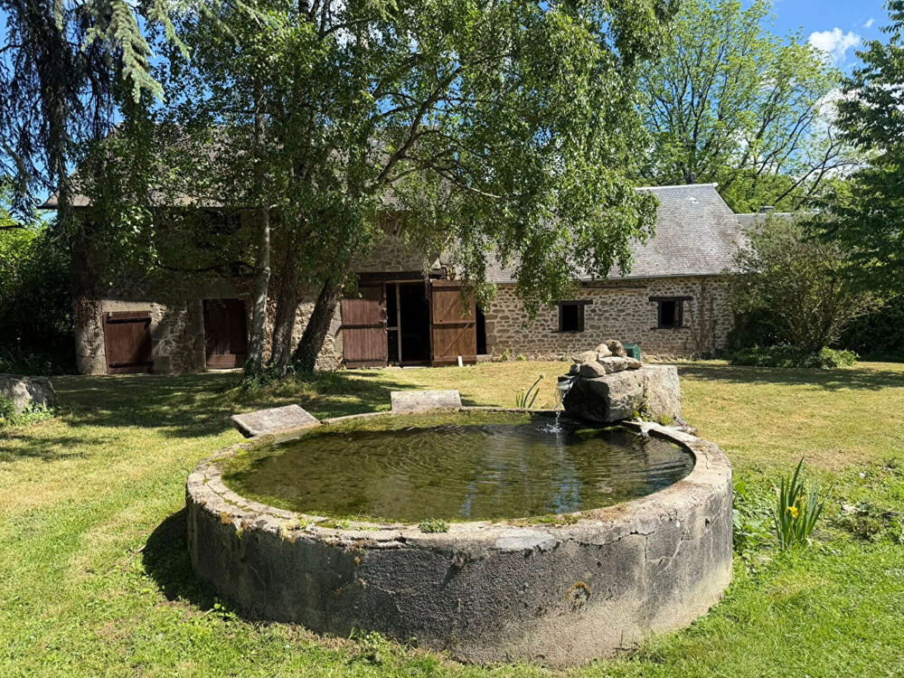 CREUSE - Superbe ferme entièrement rénovée avec dépendances et 2,7 hectares de terrain.