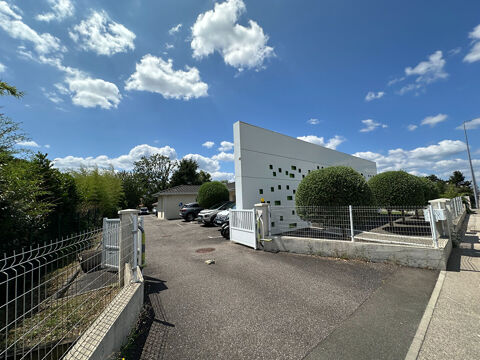 Local d'activit&eacute; Le Haillan 18 m2 983 33185 Le haillan