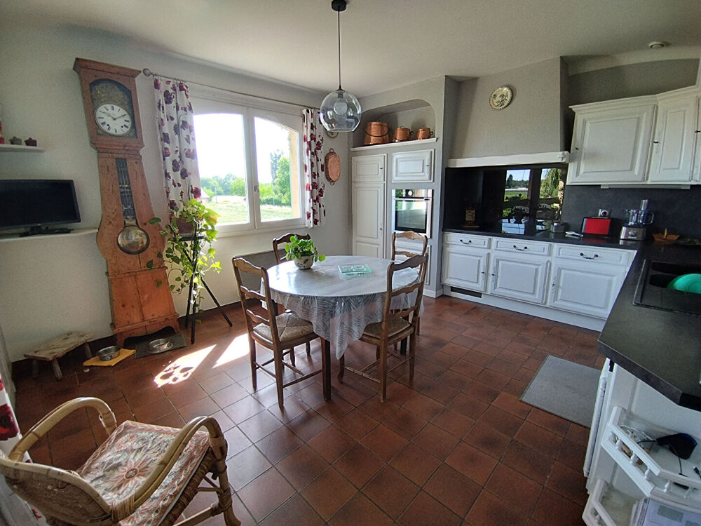 Spacieuse maison de construction traditionnelle