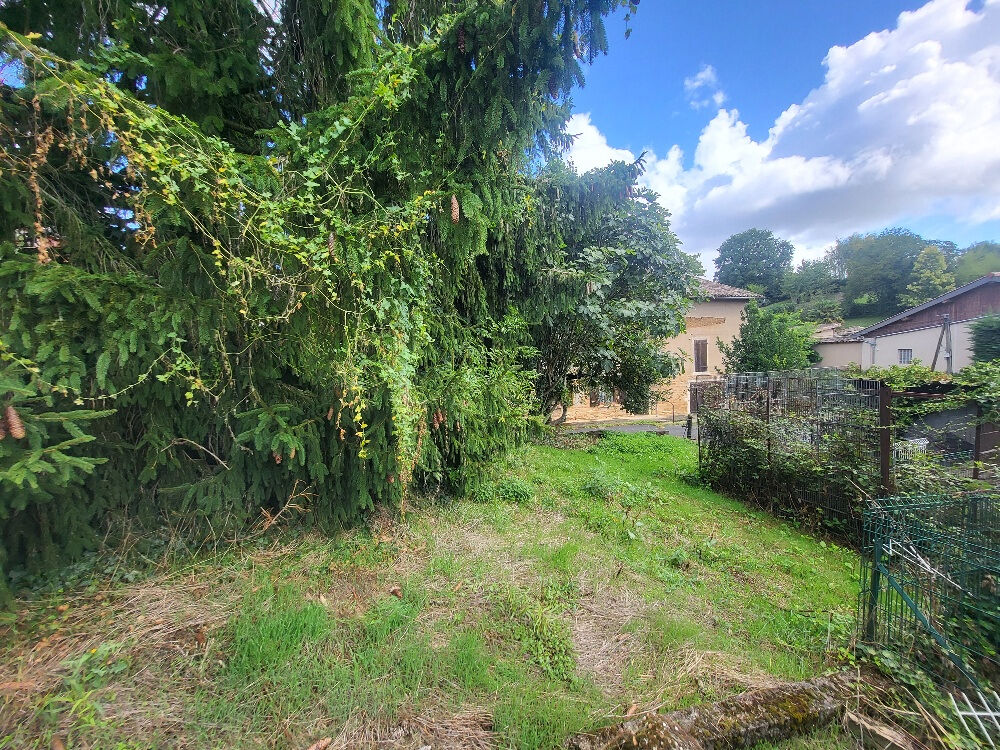 Coup de coeur pour cette authentique maison en pisé à rénover, alliant charme et potentiel !