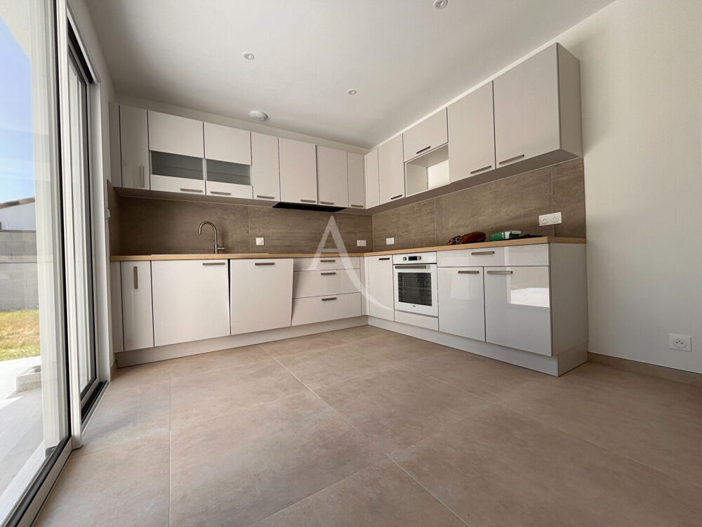 Location Maison MAISON NEUVE  DE PLAIN PIED 3 chambres 10 minutes de ST GILLES Le fenouiller
