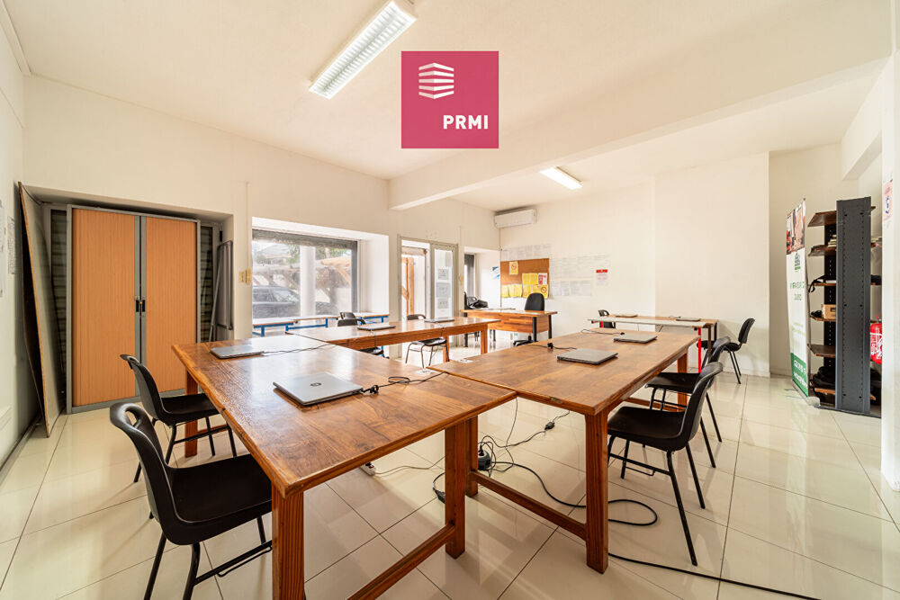   SAINT-DENIS / CARRE D'OR - 2 locaux commerciaux + parkings, investissement locatif Saint denis