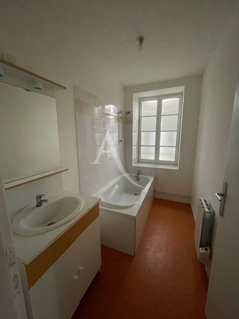 Location Appartement Appartement FONTENAY LE COMTE - 2 pièce(s) - 45 m2 Fontenay le comte