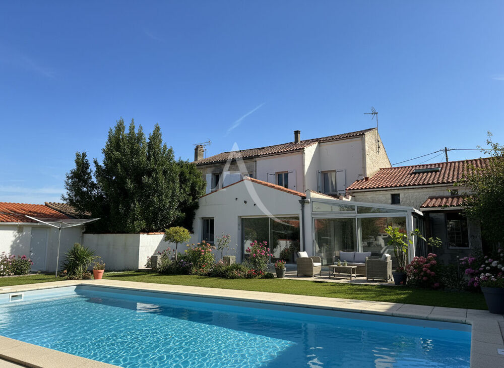 Vente Maison Grande maison familiale de 193.96 m2 avec piscine à Rochefort Rochefort