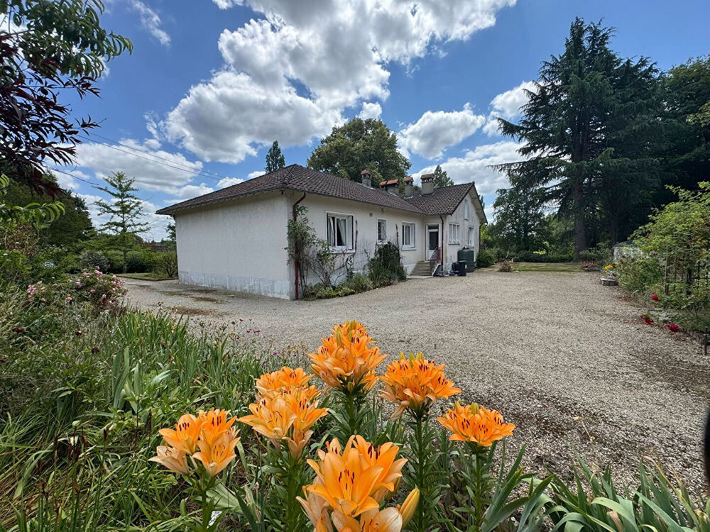 Vente Maison HAUTE VIENNE - Magnifique propriété avec 4 chambres, une piscine et plus d'un hectare de terrain. Val d oire et gartempe