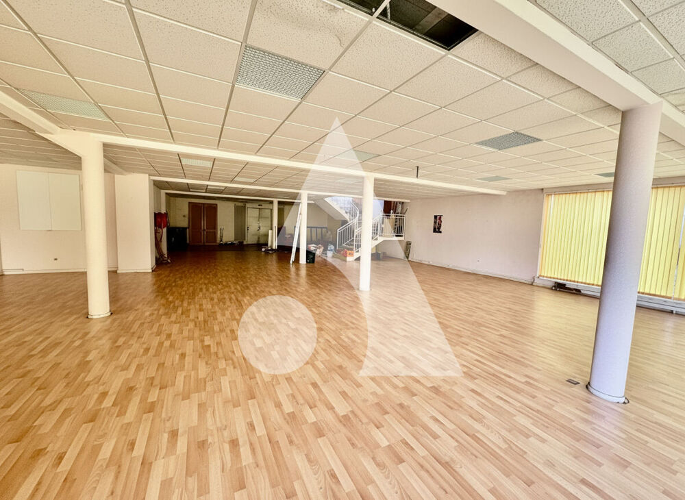   Magasin d'exposition sur deux niveaux - Liffol-Le-Grand Liffol le grand