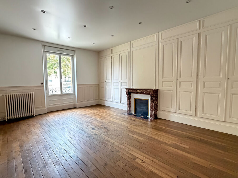 À LOUER ? SUPERBE MAISON DE MAÎTRE DE 242 M²