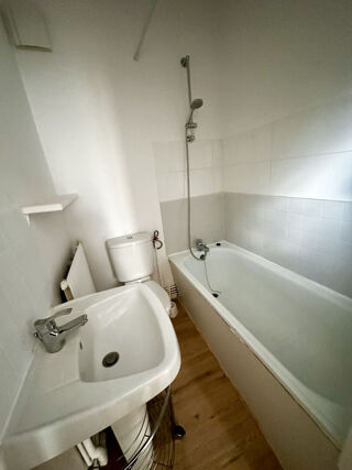  Appartement à louer 1 pièce 28 m²