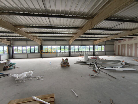 À LOUER Local professionnel 317m² divisible  Emplacement stratégique 7940 97118 Saint francois