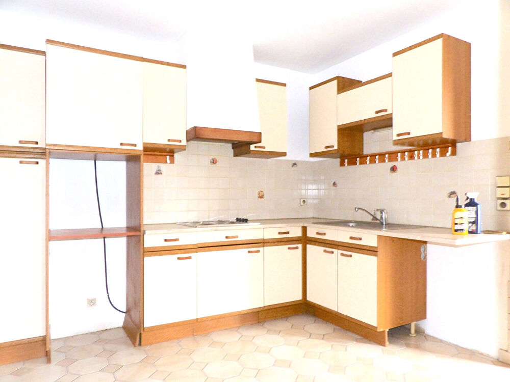 Location Maison A LOUER MAISON DE T3 AVEC JARDIN ET GARAGE - SECTEUR SAINT CHRISTOLY DE BLAYE Saint christoly de blaye