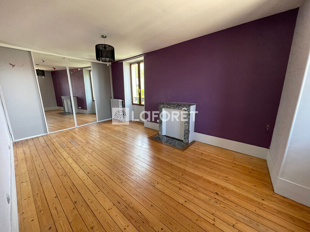 Au coeur de Mézières, Laforêt vous propose cette maison de 135.93 m².