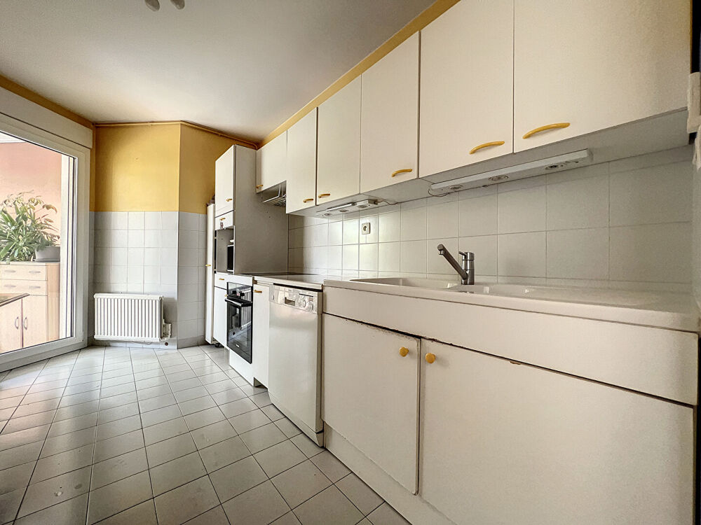 Vente Appartement A seulement 15 minutes du centre ville de Lyon, au centre de Champagne au Mont d'Or, Appartement meublé en rez de jardin, 3 pièc Champagne au mont d or