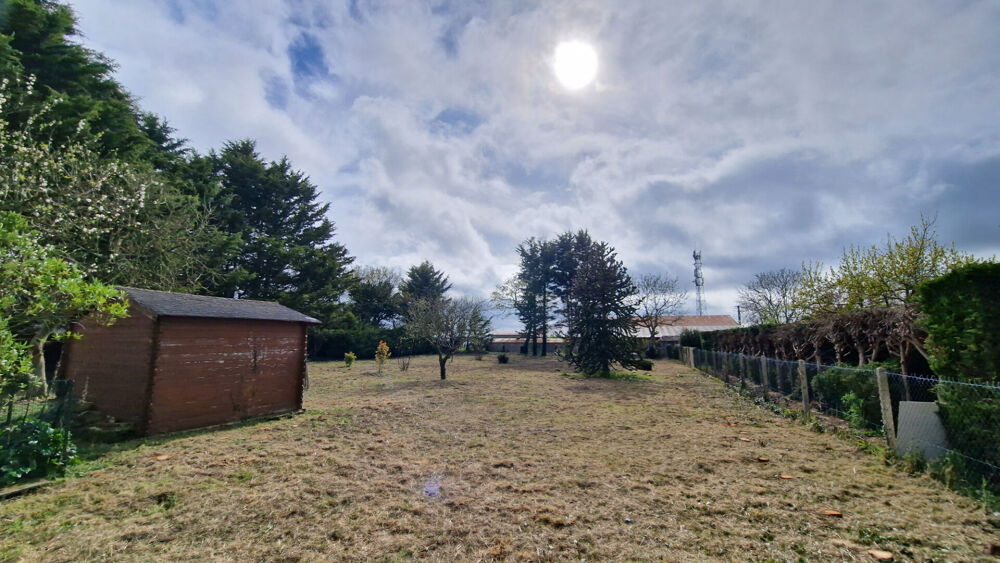 CÔTES D'ARMOR Belle maison atypique, en pierres, à proximité du lac populaire, avec grand jardin