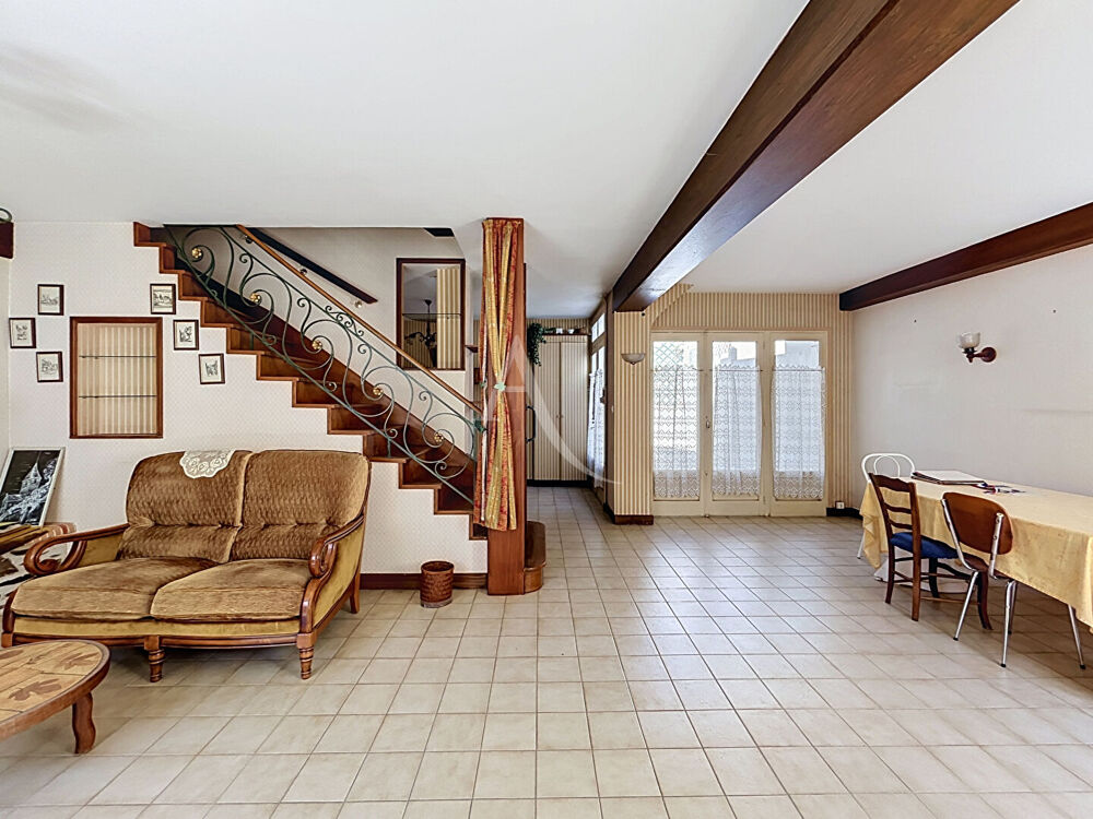 Vente Maison Maison 7 pièces Faubourg - 5 chambres - cours Chateau gontier sur mayenne