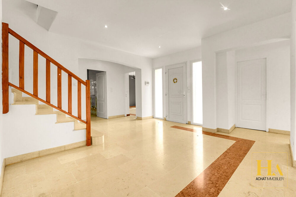 Maison Aureville 7 pièces, 230 m2, piscine, pool house et garage