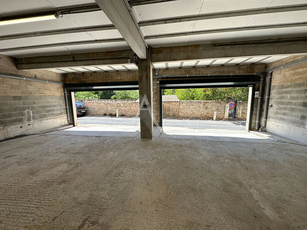 Location Parking/Garage Exceptionnel à Balaruc : Garage de 120 m² pour 4 à 6 véhicules Balaruc les bains