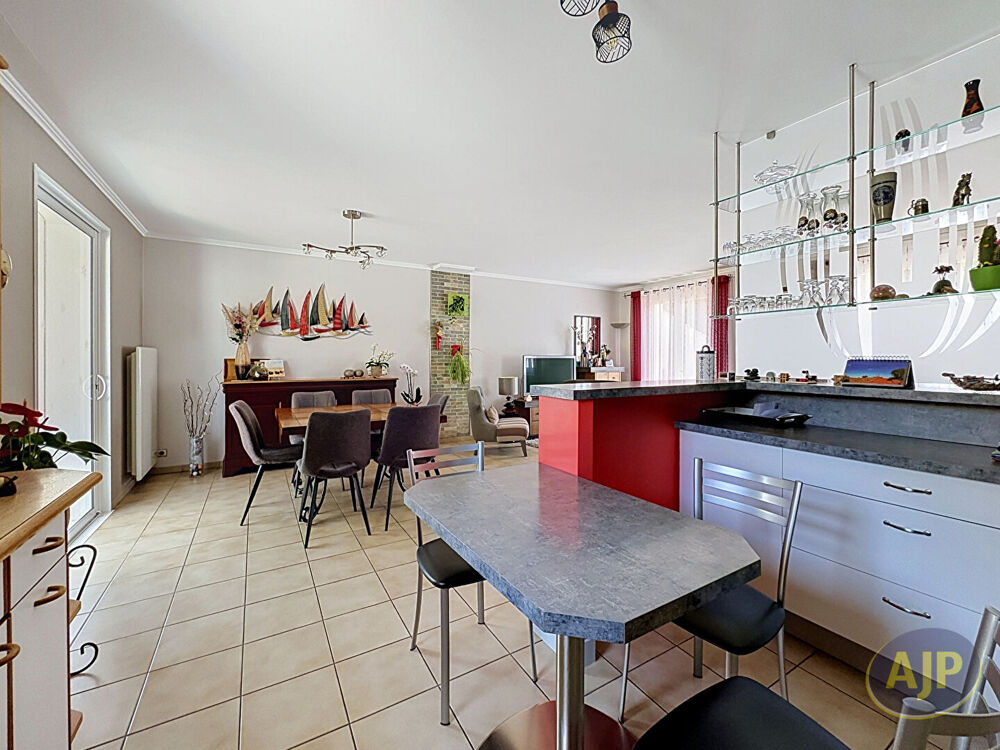 Vente Maison Maison Challans 5 pièces 135.64 m2 + véranda et piscine Challans