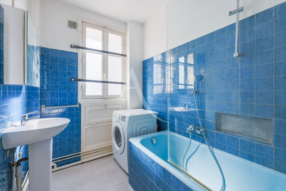 Vente Appartement Abbesses Place Émile Goudeau - 2 Pièces 60 M² - Immeuble Pierre, Brique & Ascenseur Paris 18