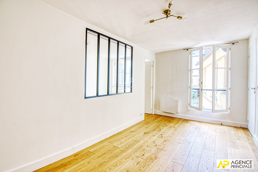 Vente Appartement Versailles Notre-Dame Appartement duplex 3 pièces 62 m² au sol (42m² carrez) situé au 1er et dernier étage avec cave Versailles