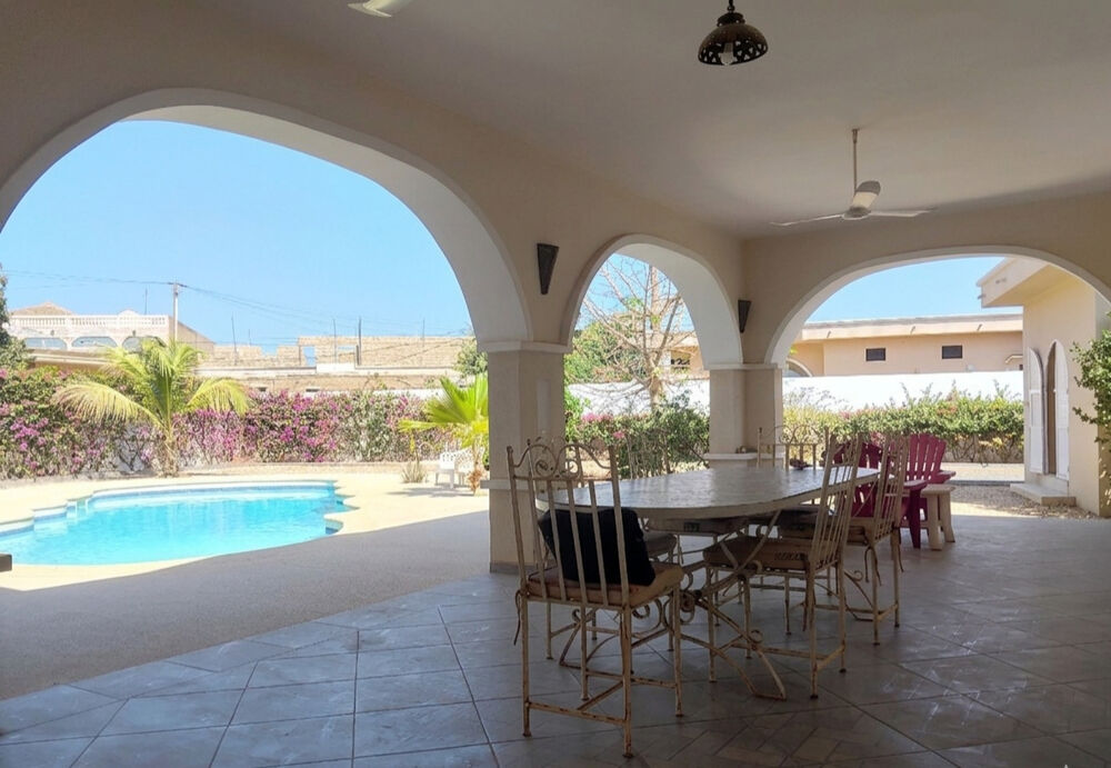 Vente Maison GRANDE VILLA DE 4 CHAMBRES AVEC PISCINE SUR UN TERRAIN ARBORE de 1023m²  SITUEE DANS QUARTIER RESIDENTIEL PAISIBLE Ngaparou (Senegal)