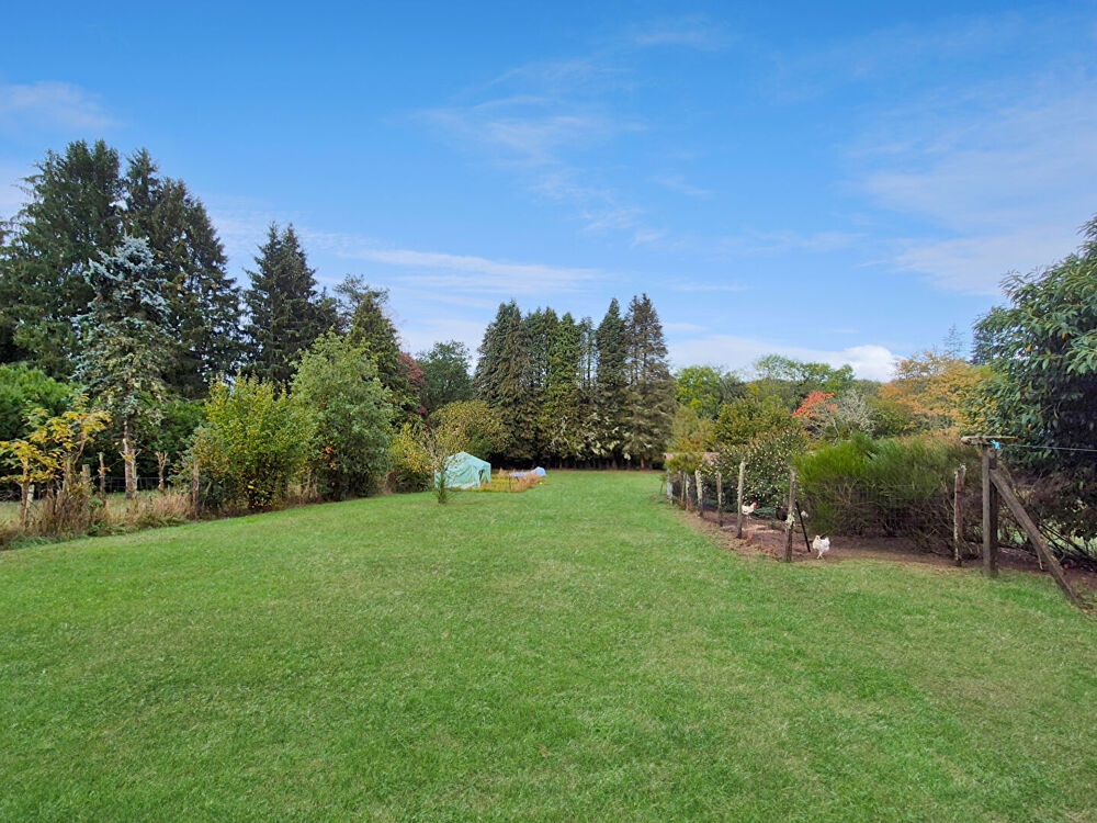 Vente Maison CORRÈZE. BUGEAT. Maison économe en énergie comprenant 4 chambres, un sous-sol et 2 petites dépendances, avec un terrain plat de Bugeat