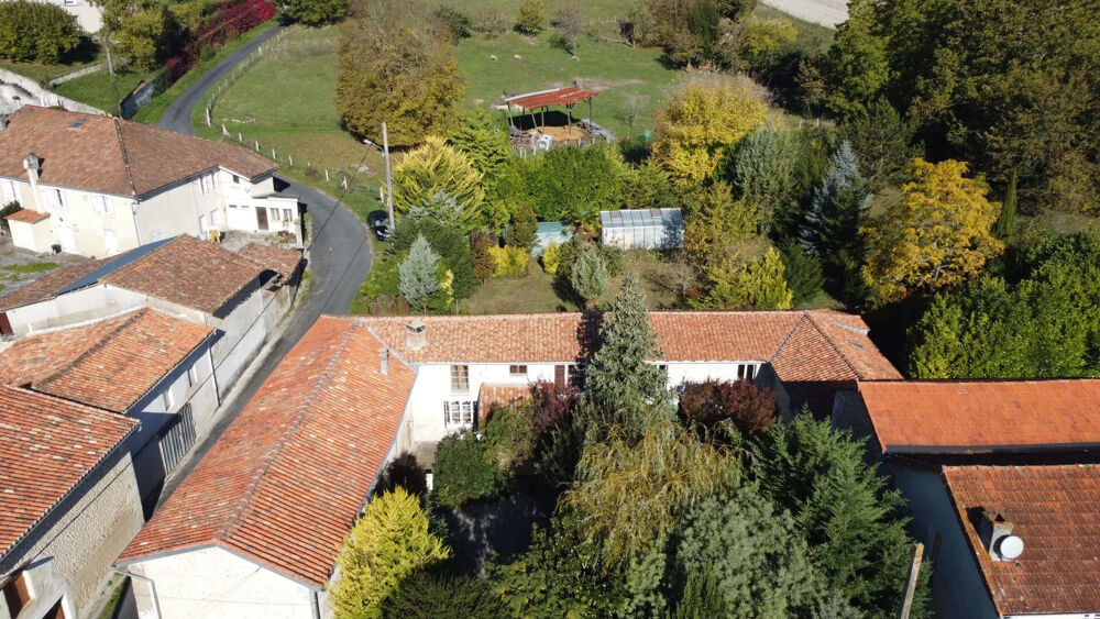 Vente Maison Authentique ferme en U à rénover, avec grand potentiel Blanzac porcheresse