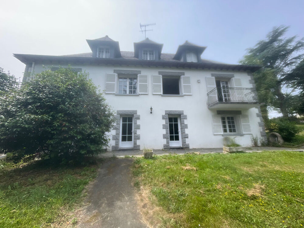 Maison 10 pièces 270 m² · à Loyat · 270 m² · 325 500 €