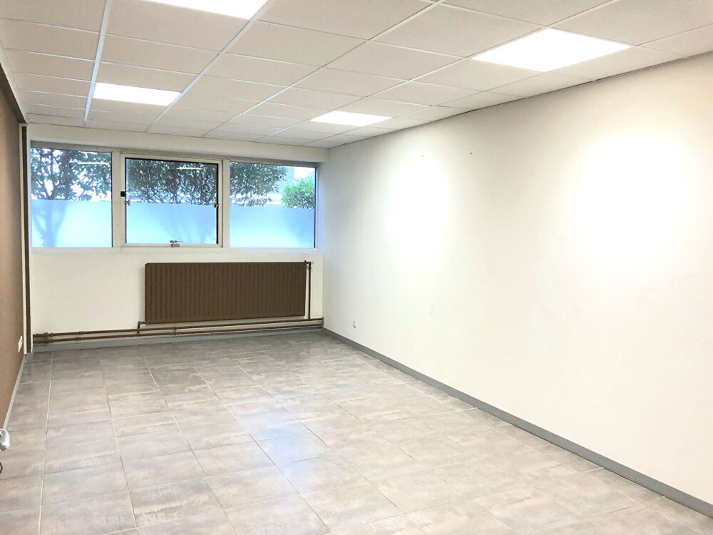   A LOUER BUREAU ENTRE 20 ET 30 M2- SECTEUR BORDEAUX QUARTIER SAINT SEURIN ET SAINT BRIUNO Bordeaux