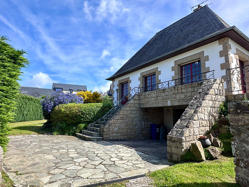 Maison individuelle sur grand terrain paysagé à Saint Servan