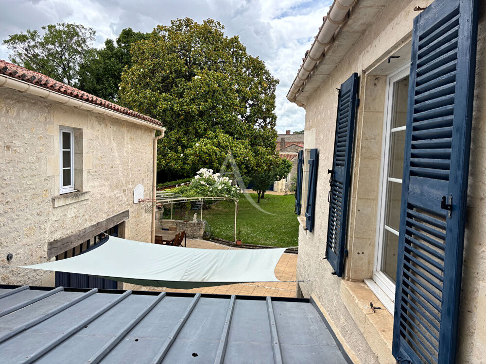 Maison 10 pièces 250 m² · à Fontenay le Comte · 250 m² · 439 000 €