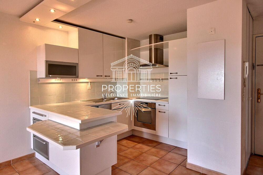 Location Appartement BORMES - LE PIN - T2 - 50 -M² ASCENSEUR - TERRASSE - PROCHE COMMERCES Bormes les mimosas