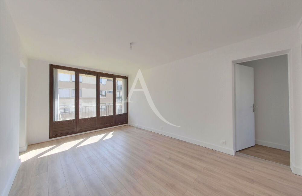 Location Appartement 4 pièces rénové proche Tramway 6 Le plessis robinson