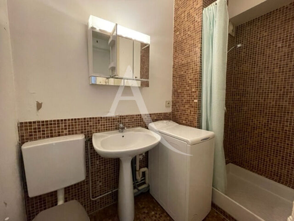 Location Appartement Studio MEUBLE avec balcon Paris 17