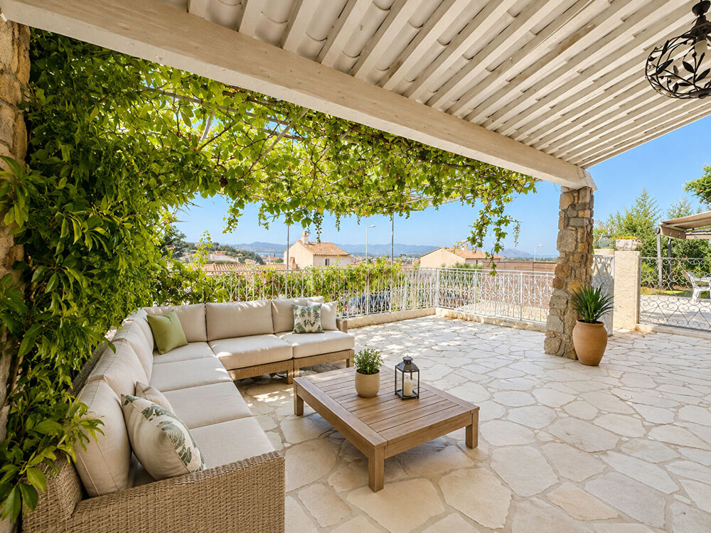Villa 4 pièces à vendre à Saint-Raphaël avec vue panoramique sur la mer