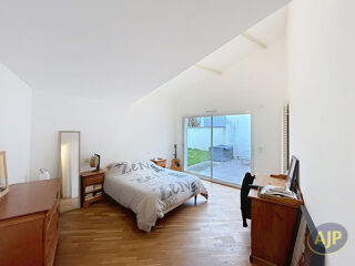  Appartement à louer 4 pièces 126 m²
