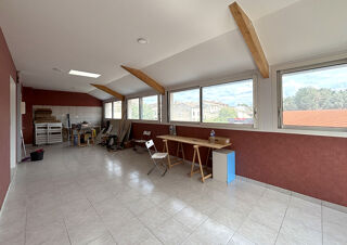  Appartement à louer 5 pièces 121 m²
