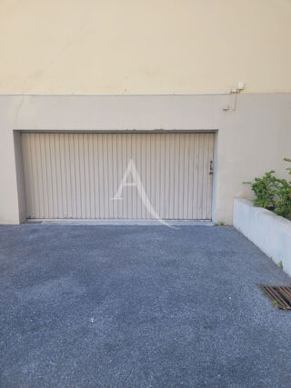  Parking / Garage � louer 10 m�
